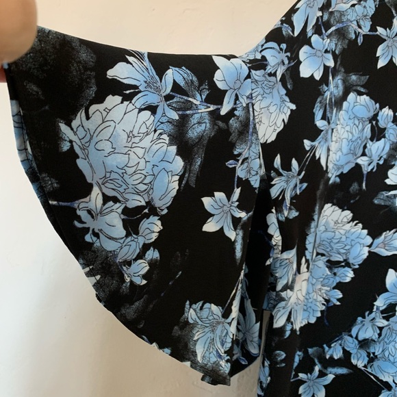 Cute shorter blouse with tulip sleeves * 1X - Picture 7 of 7